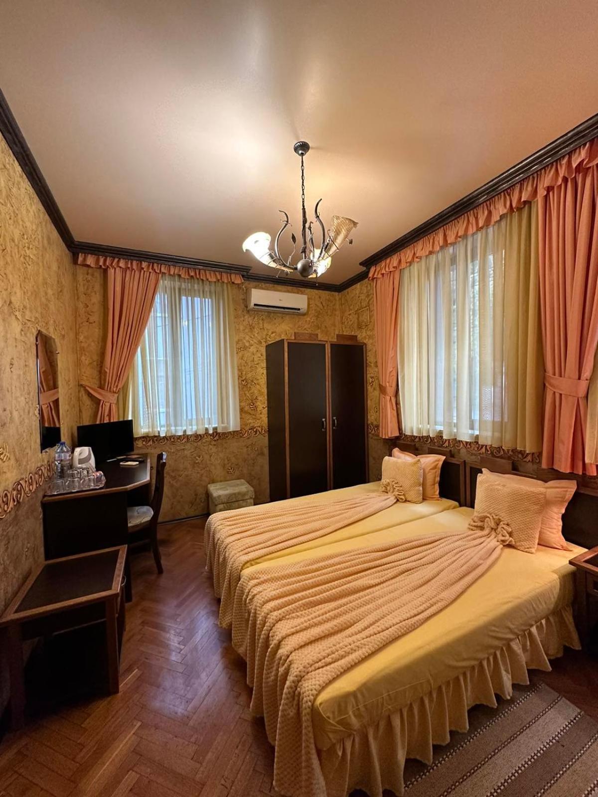 Guesthouse Petra Veliko Tărnovo Exteriör bild